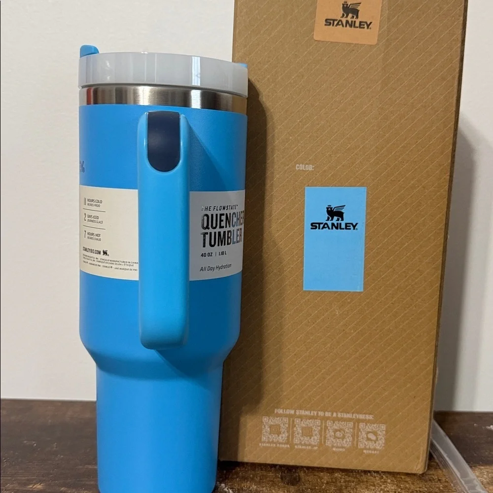 Stanley Sky Blue Quencher H2.0 Flowstate Tumbler with Straw 40oz NEW - Picture 6 of 9